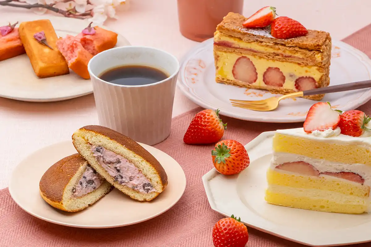 春の味覚、桜と苺とコーヒー