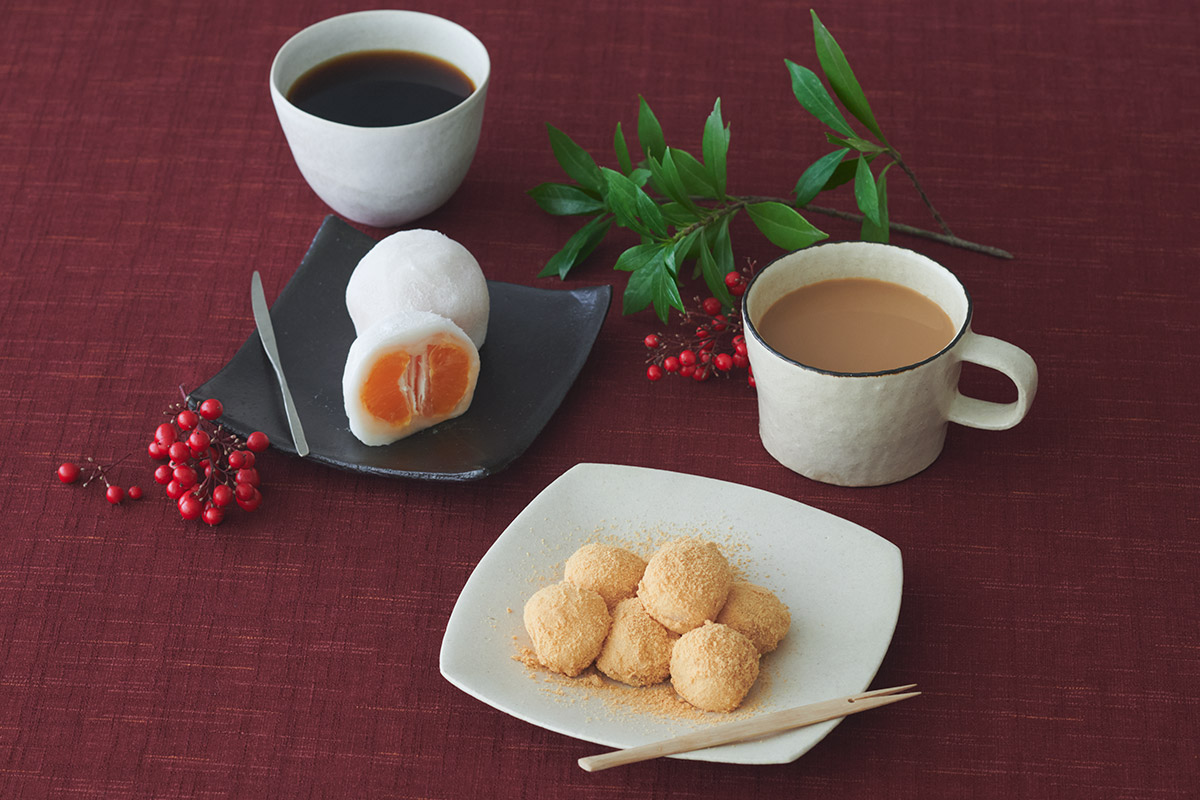冬の和菓子とコーヒー