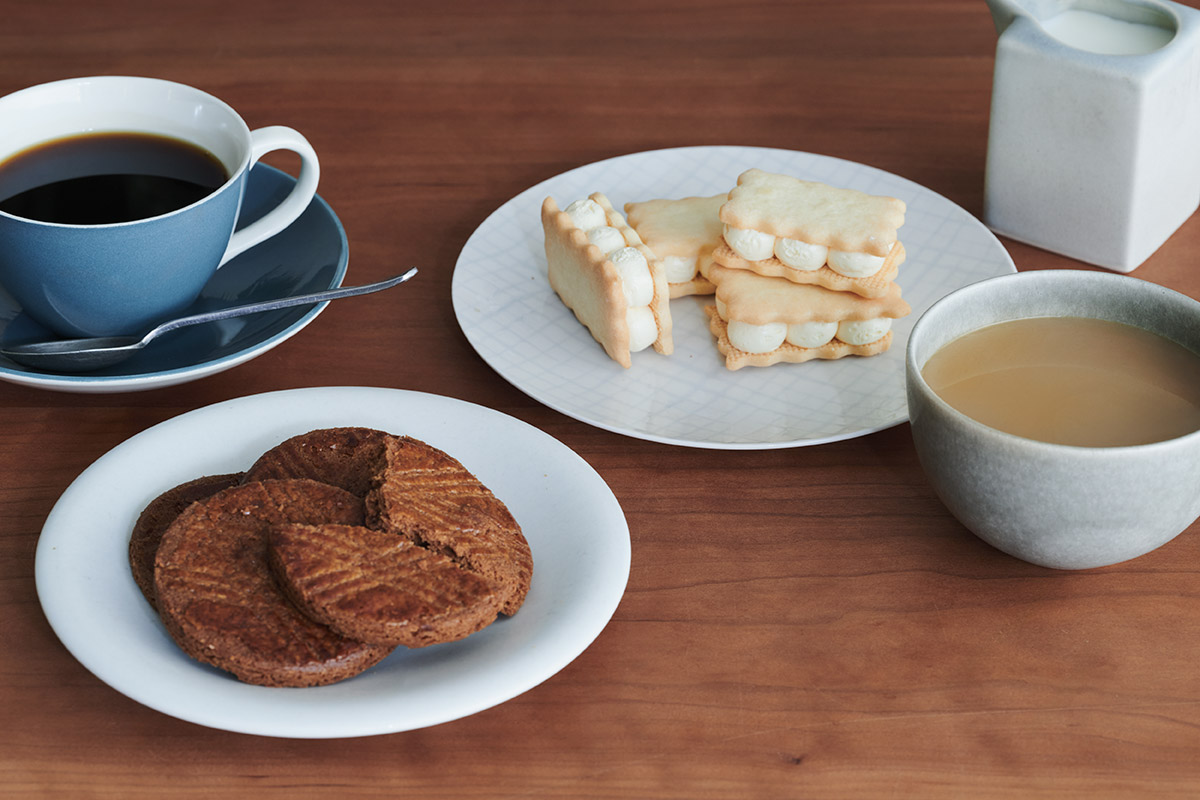 焼き菓子とコーヒー