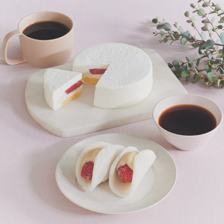 苺スイーツとコーヒー